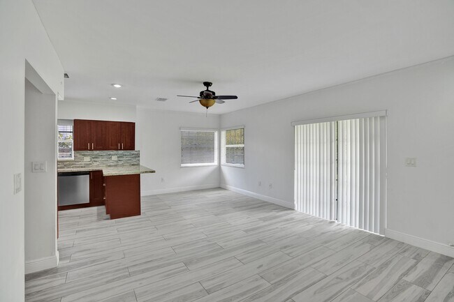 Building Photo - 5721 SW 11th St