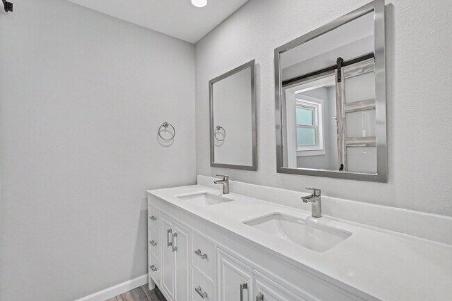 Building Photo - 3143 Shriver Dr
