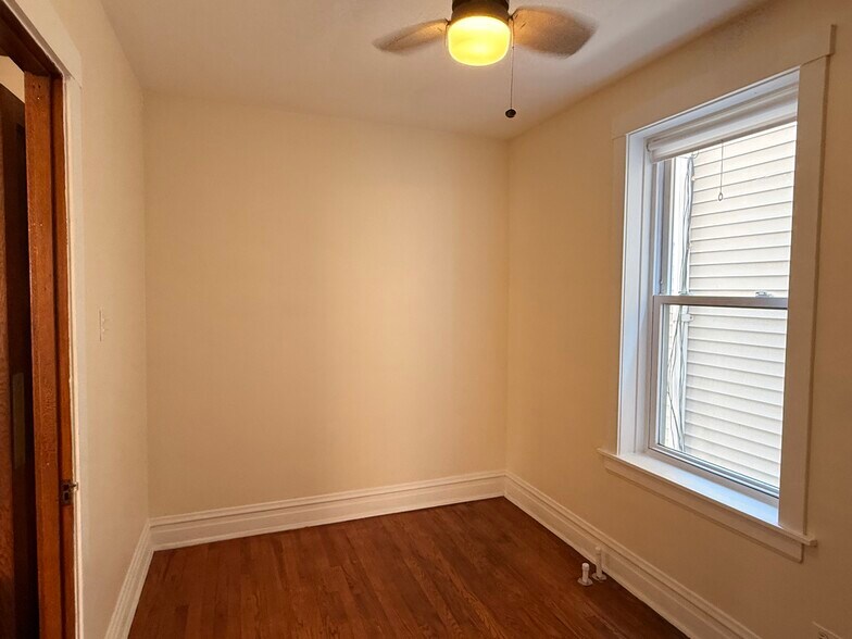 Building Photo - 3423 N Ridgeway Ave