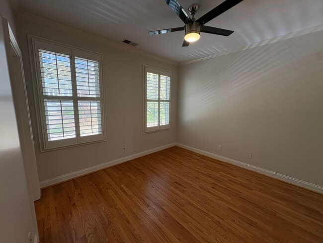 Building Photo - Townhome Available in North Main Community Downtown Greenville!