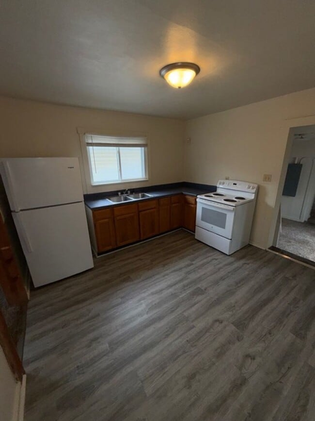 Building Photo - 1813 Jeanette Ave