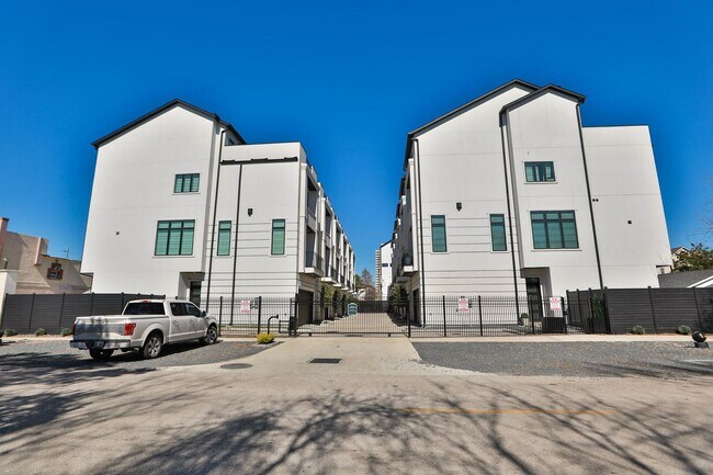 Building Photo - For Lease | 3 Bed, 3.5 Bath | 2,610 Sq Ft | Westheimer Estates |