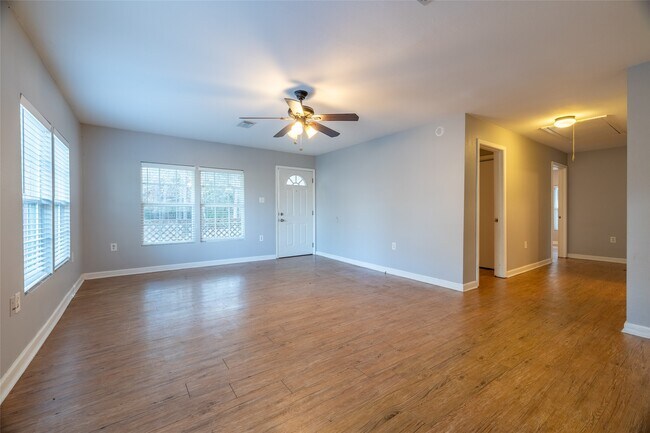 Building Photo - 2405 County Rd 2235