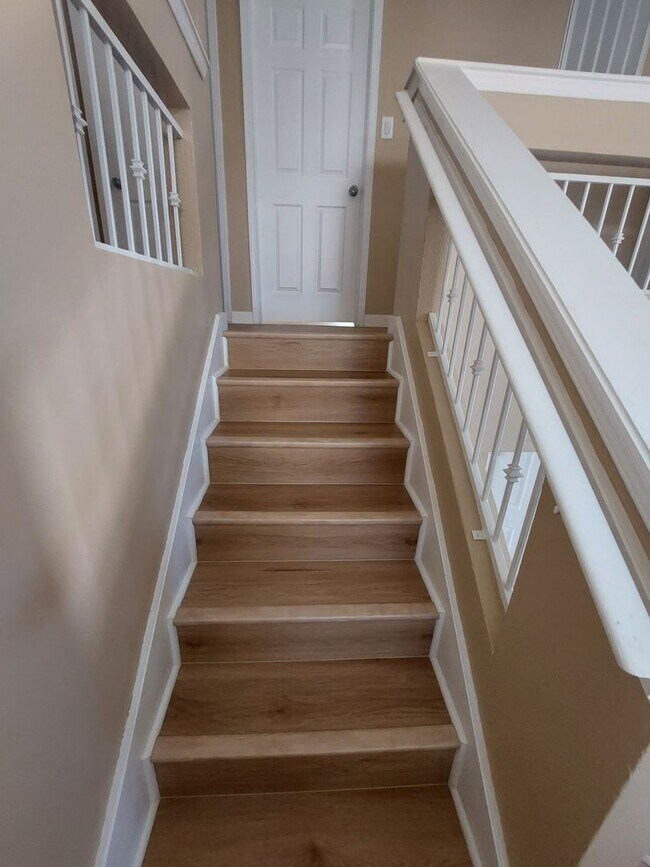 Building Photo - 4 BEDROOM 3 BATHROOM HOME! fully remodeled...