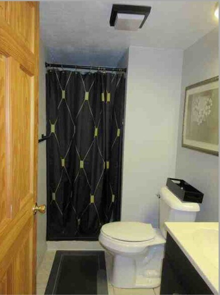 Building Photo - 1860 Carroll Ave