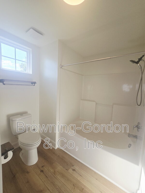 Building Photo - 8601 Peckham Ln