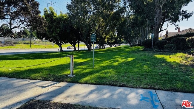 Building Photo - 6479 Bradley Pl