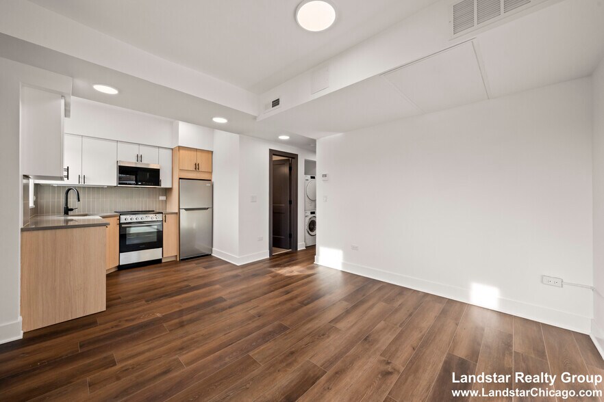 Building Photo - 1241 Chicago Ave