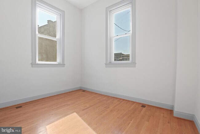 Building Photo - 812 Park Ave