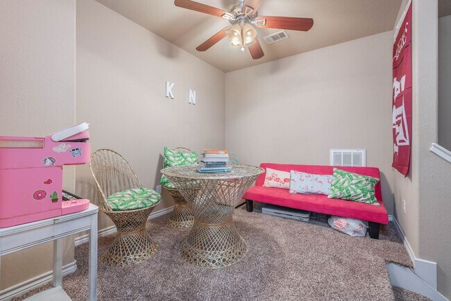 Building Photo - AUGUST 2026 PRE-LEASE!! 4/4 in University Heights