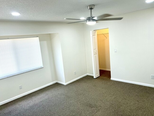 Building Photo - 102 Shoreview Dr