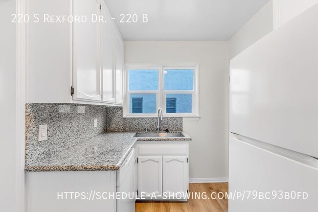 Building Photo - 220 Rexford Dr