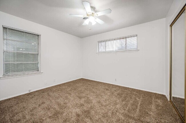 Building Photo - Spacious 4-Bed, 2-Bath Home with Two Living Areas and Huge Shaded Yard – Minutes to UNT/TWU