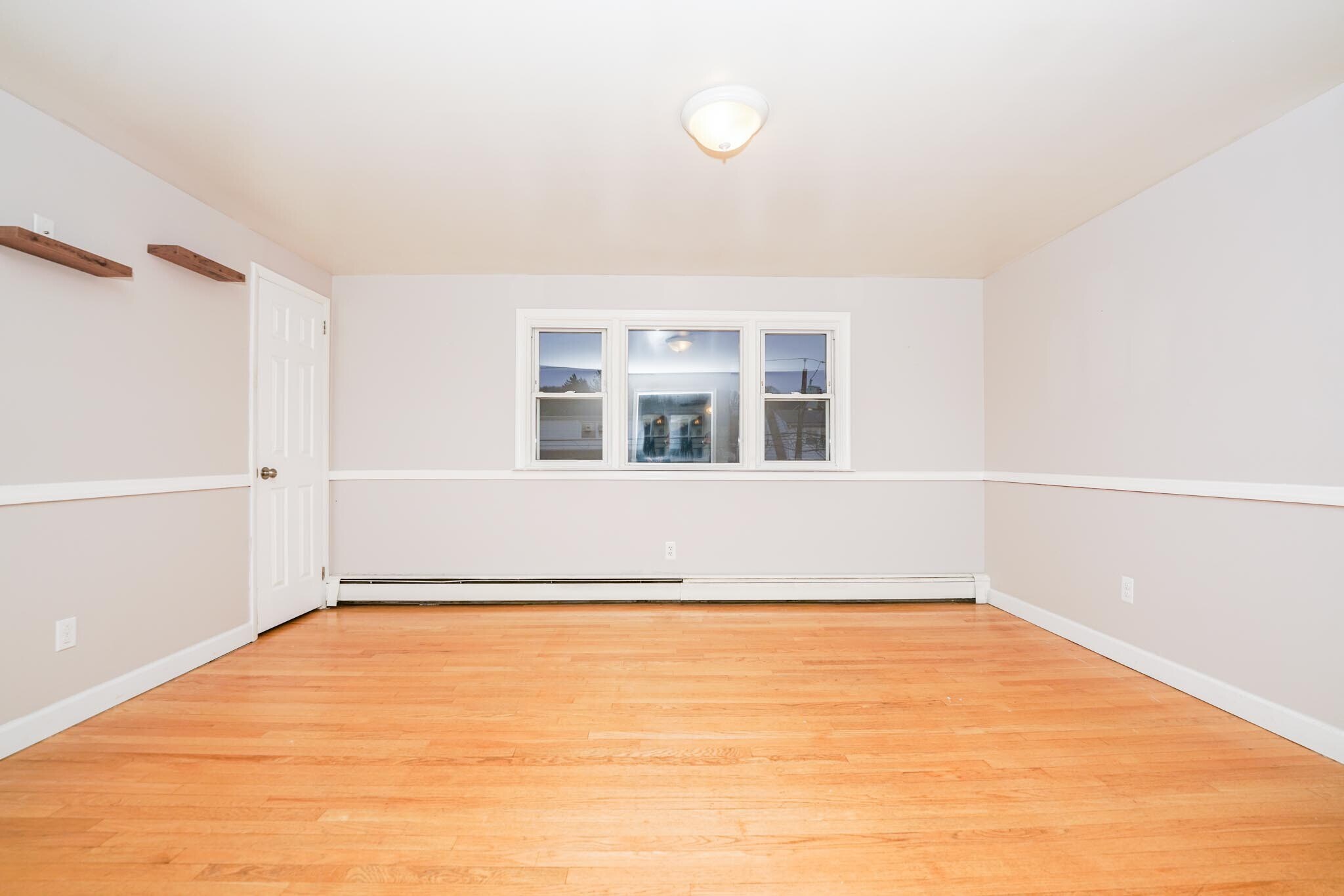 Living room - 142 Maple Ave