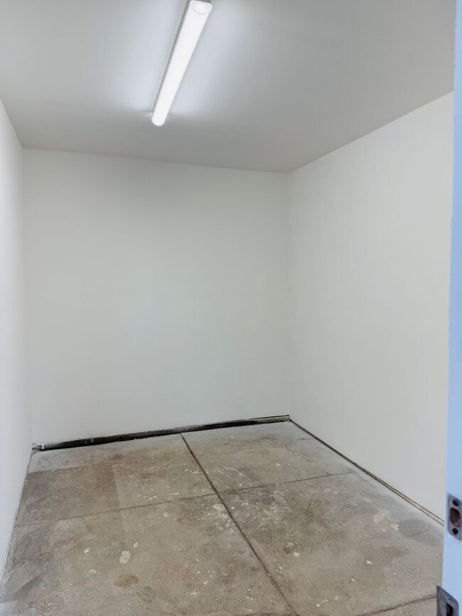 Building Photo - 2922 8th Ave