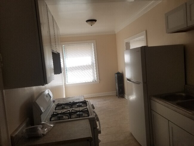 KITCHEN 3 - 3140 W Marquette Rd