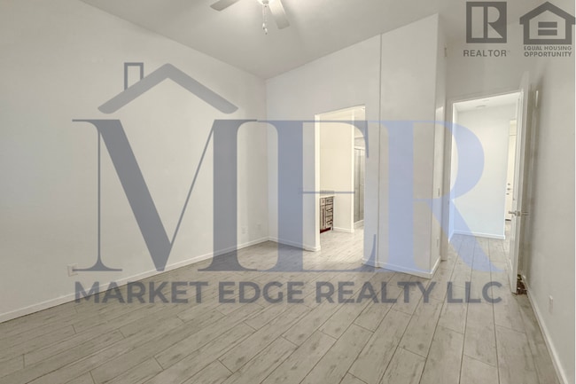 Building Photo - 3Bed/2.5Bath Townhouse at 7th St/Hatcher! Move-In Ready on 04/16/2026! -- NO HOA! ALL TILE FLOORING!