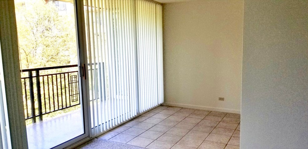 Building Photo - 6020 Oakwood Dr