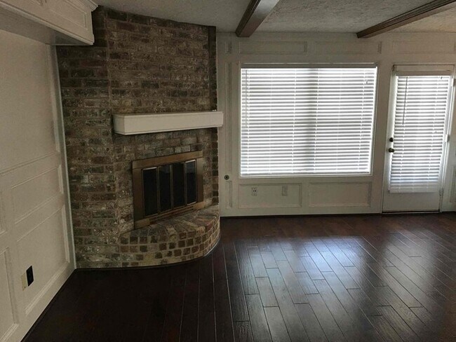 Building Photo - 11715 Parkriver Dr
