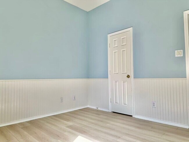 Building Photo - 3131 Valley Ct