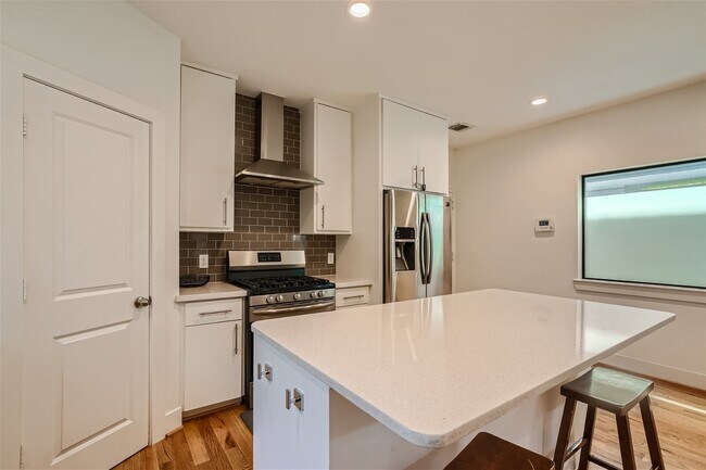 Building Photo - 4916 McKinney St