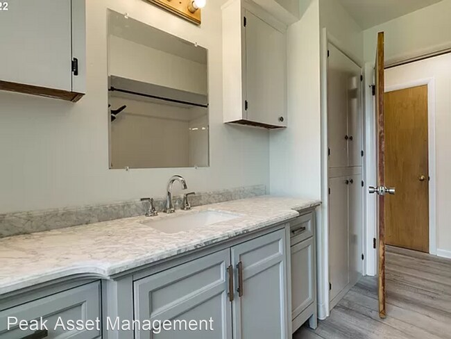 Building Photo - 4 br, 2 bath House - 7740 SE Flavel St