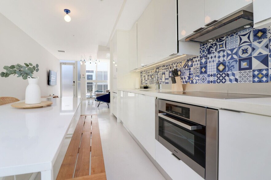 Building Photo - 250 Collins Ave