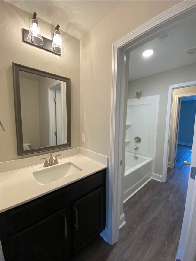 Building Photo - 1023 Glenkirk Dr