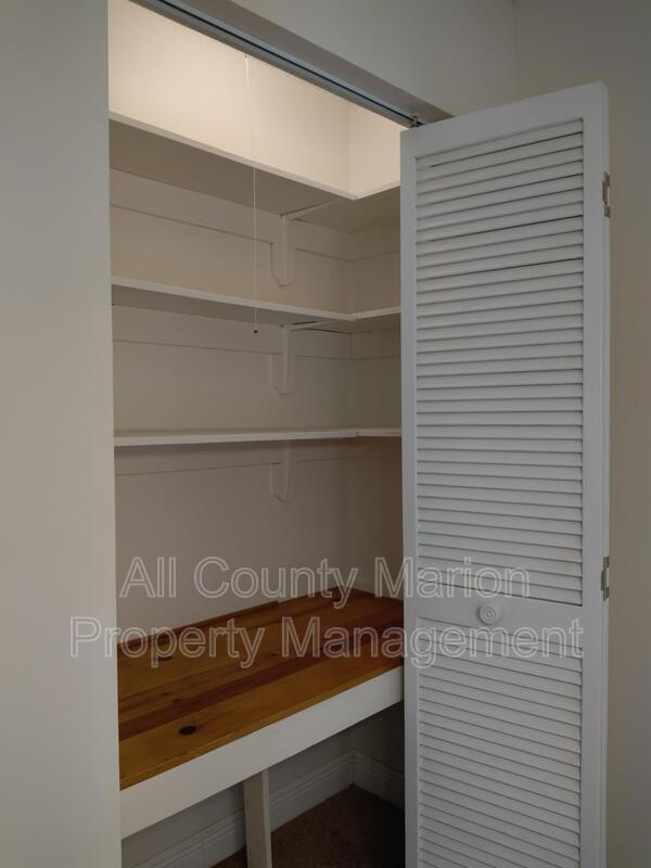 Building Photo - 631 Silver Pass
