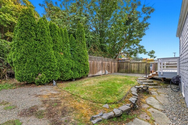 Building Photo - 5306 Beach Dr SW