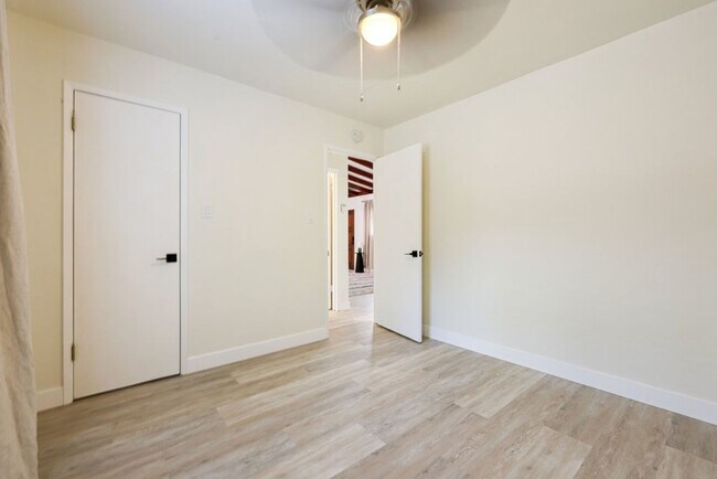 Building Photo - MUST SEE 3 BED 2 BATH HOUSE WITH  UTILITIES INCLUDED, GARAGE & YARD! CALL 6 1 9  8 8 8 5 5 5 4 TO...