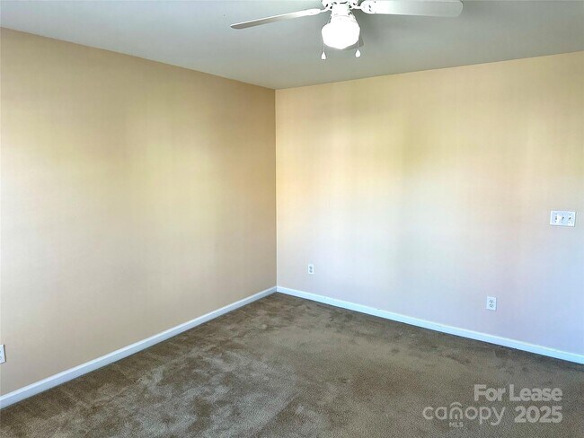 Building Photo - 7946 Mariners Pointe Cir