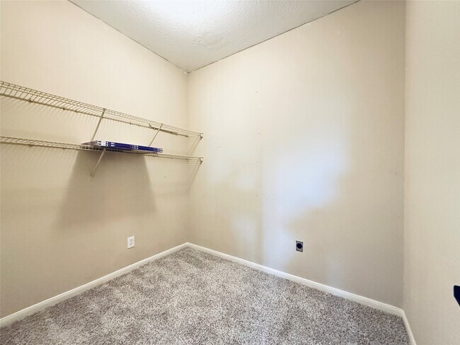 Building Photo - 518 Saffron Ct