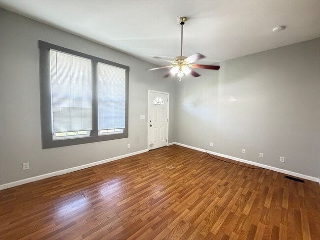 Building Photo - Beautiful Maintained 2 Bed and 1 Bath Shotgun House!