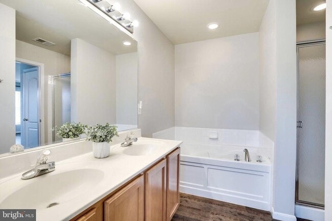 Building Photo - 20460 Charter Oak Dr