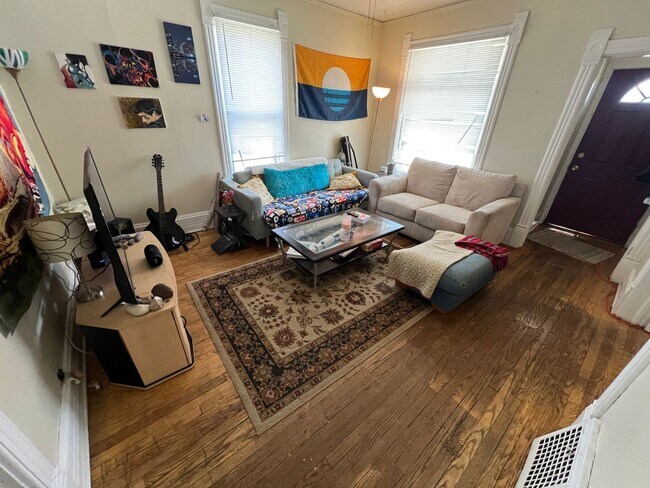 Building Photo - 626-26A E. Wright St.