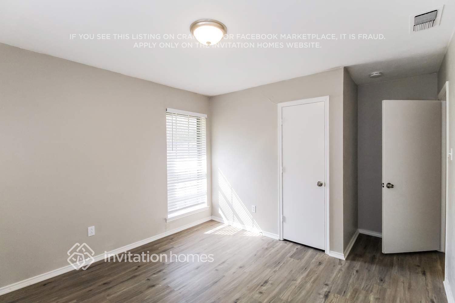 Building Photo - 805 Poinsettia Dr