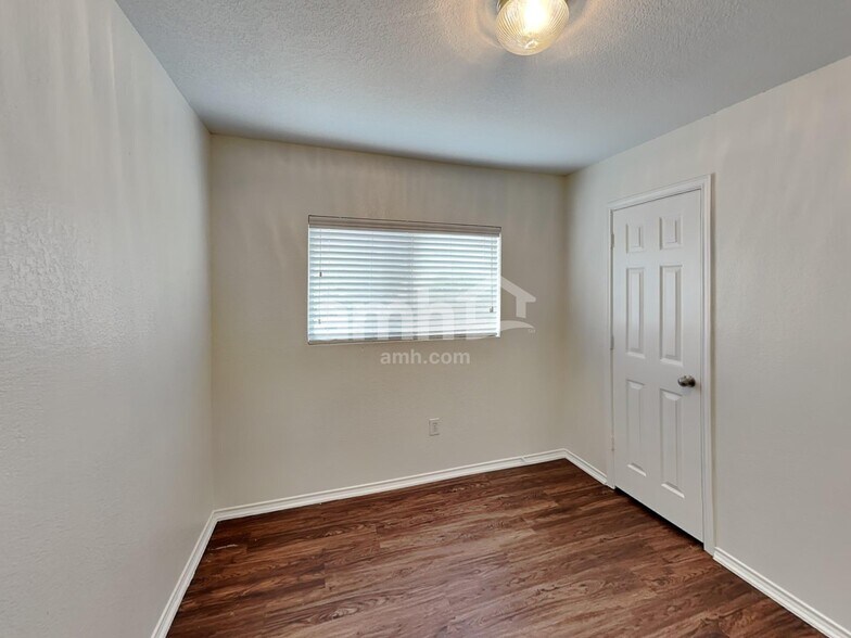 Building Photo - 9315 Juniper Spring