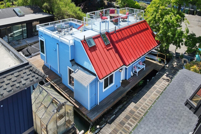 Building Photo - 3110 Portage Bay Pl E