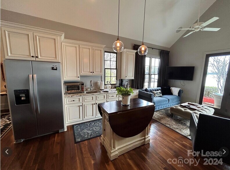 Building Photo - 17120 Belle Isle Dr