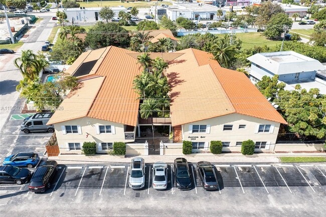 Building Photo - 2025 Miami Rd