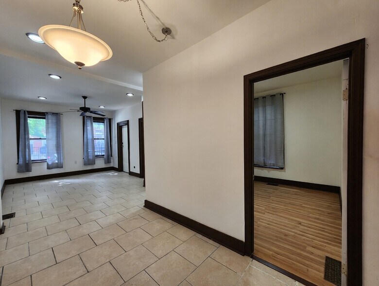 Building Photo - 1619 S Loomis St