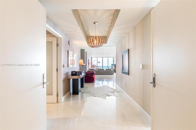 Building Photo - 101 S Fort Lauderdale Beach Blvd