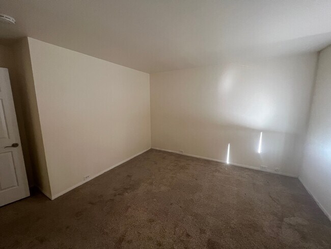 Building Photo - 539 Woodside Oaks