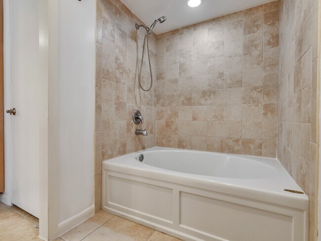 Building Photo - 14325 Lost Meadow Ln