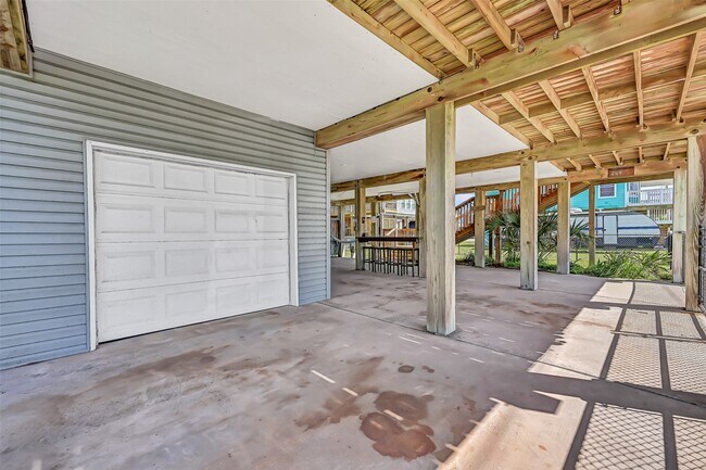 Building Photo - 21600 Zachary Dr