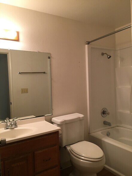 Building Photo - 107 N 3rd St