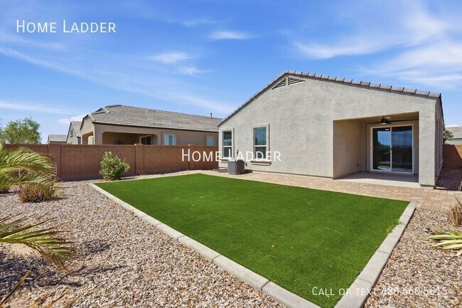 Building Photo - 2713 N Camden Dr