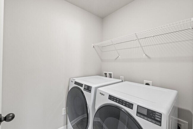 Building Photo - Modern Living in Stoneygreen | Open Concept + Loft + Private Backyard