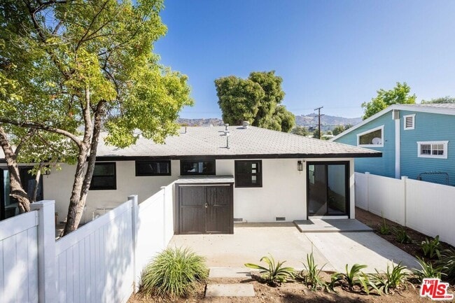 Building Photo - 1942 Chickasaw Ave